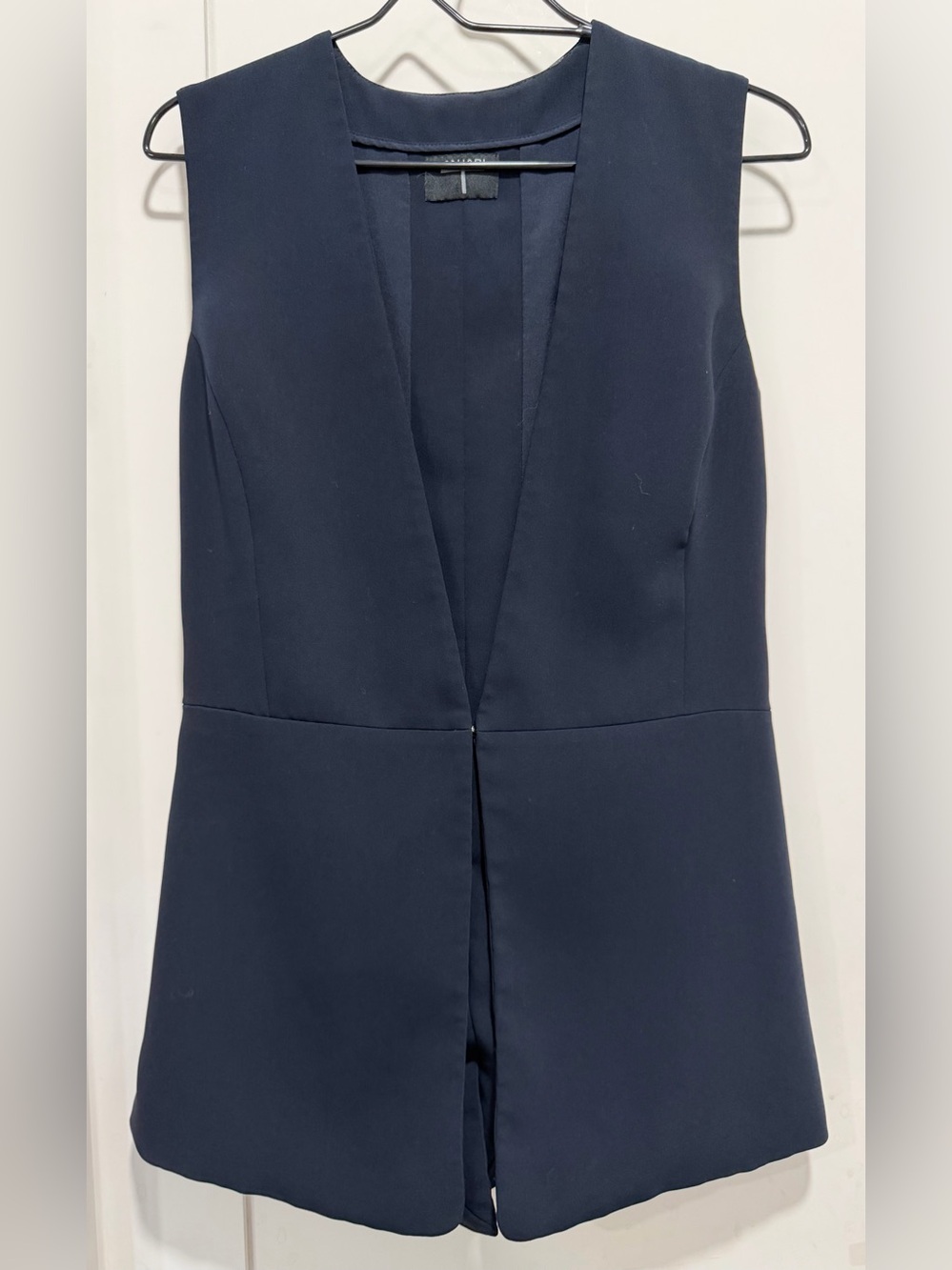 Tahari Navy Sleeveless V-Neck Vest Top